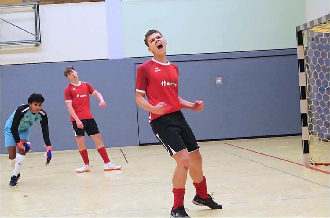 Ein jubelnder Jugendspieler der Fußballabteilung des VfR Simmern